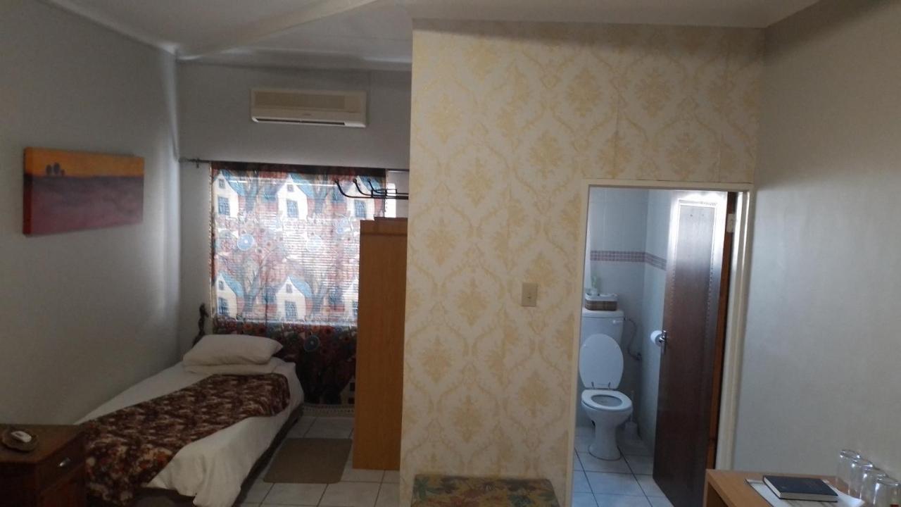 Larochelle Guesthouse Кітмансгуп Номер фото